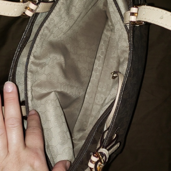 Mk purse - Picture 2 of 3